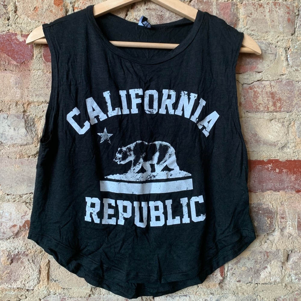 Black Muscle Crop Tank